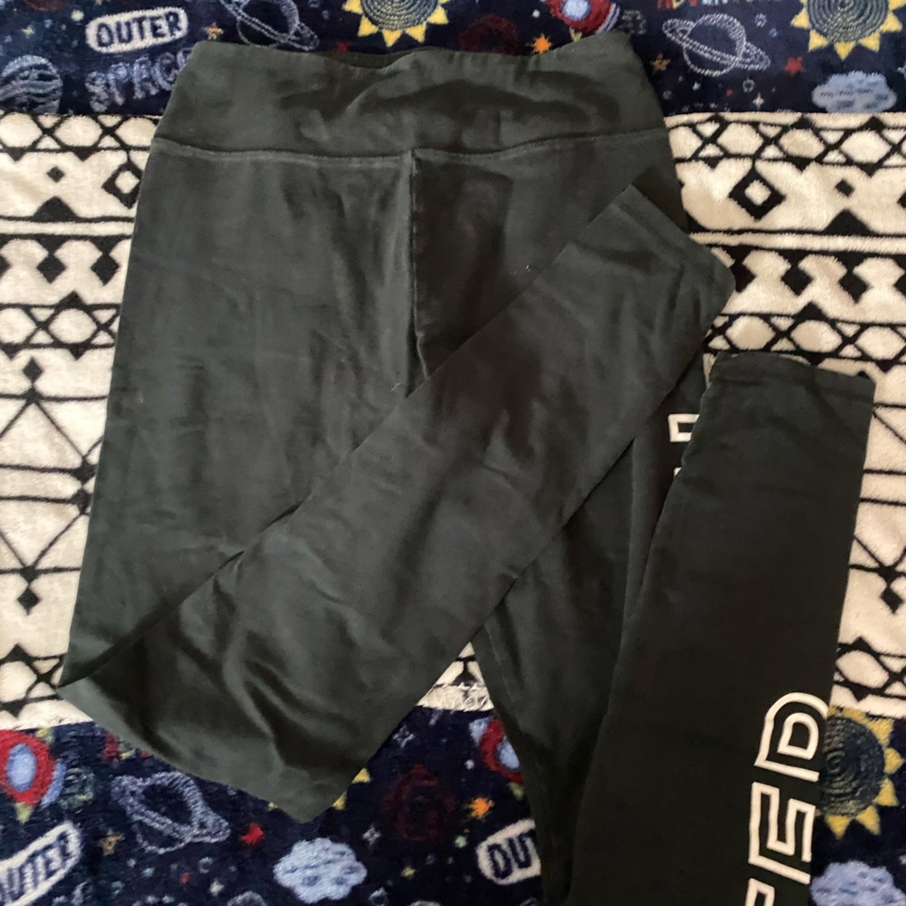 Hollister leggings very stretchy!